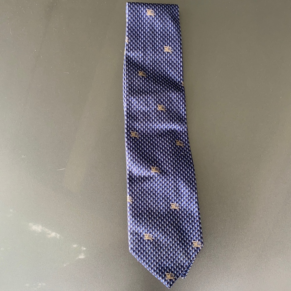 LONG CLASSIC BURBERRY 100% SILK MADE IN ITALY